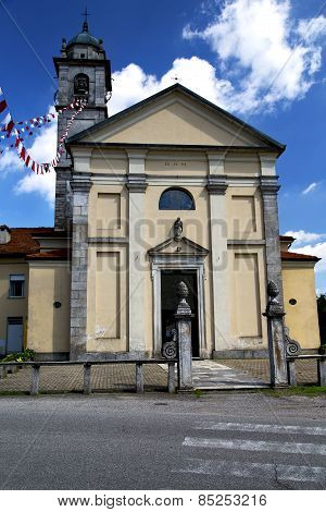 In  The Solbiate Arno  Old   Church  Closed Brick  Sidewalk Italy  Lombardy