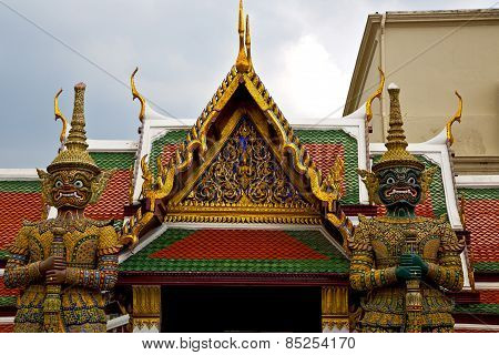 Thailand Asia   In  Bangkok Rain  Temple Abstract Demon Warrior      Mosaic