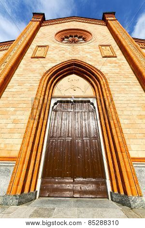 Lombardy    In  The Villa Cortese   Old   Church  Closed Brick   Italy