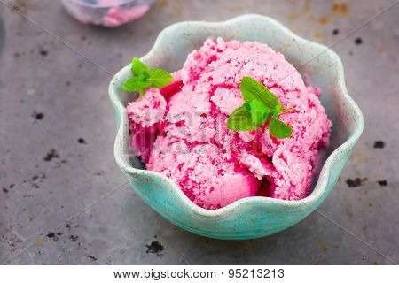 The Frozen Strawberry Yogurt