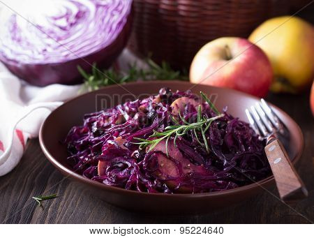 Spicy red cabbage stewed with apples and blackcurrant
