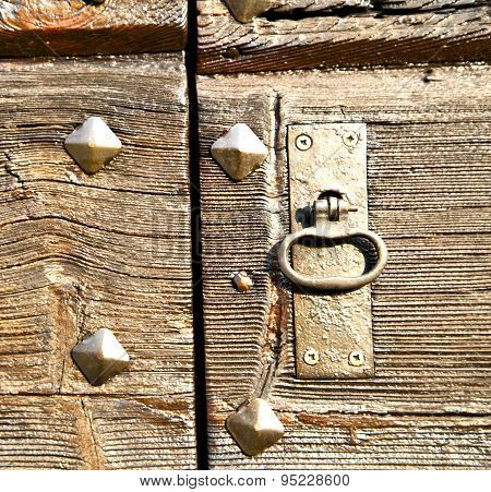 Capronno  Abstract    In A  Door Curch  Closed