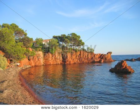 englische Strand in Antheor mit dem kleinen Haus, Azur Küste, südlich von Frankreich, Panorama