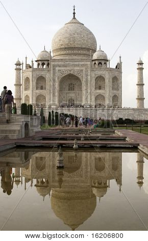 -28 Juli: Tusinder af turister besøg dagligt Taj Mahal mausoleum, nationen Indiens største, Ta