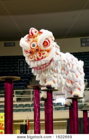 neugierig lion