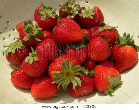 Erdbeeren in collander