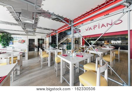 MOSCOW - AUGUST 2014: Interior of the international chain Italian restaurant home cuisine 