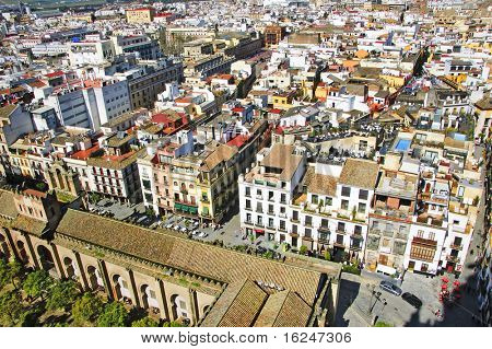 Ilmakuva Patio de los Naranjos ja vanhassa kaupungissa Sevilla, Espanja