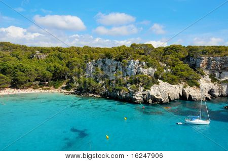 pohled Macarella pláže v Menorca, Baleárské ostrovy, Španělsko