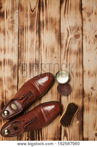 Oxfords shine Brushes and wax.Waxing. Bull shoes.Finger polish.Glacage.Shoes care