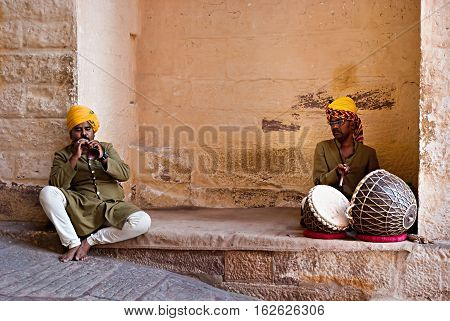 JODHPUR, RAJASTHAN/ INDIA - SEPTEMBER 20, 2013: Indian musicians in traditional dress playing musical instruments in Meherangarh fort on September 20, 2013 in Jodhpur, India