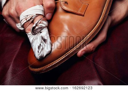 Shoes Master Polishing Shoes With Cloth Bull Shoes Glacage .shoes Shining.closeup