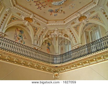 Balcon et les plafonds dans le Style classique