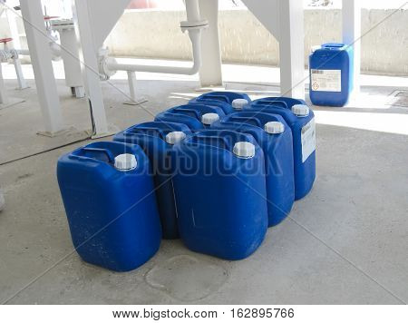 Canisters with ammonia. Equipment for primary oil refining.