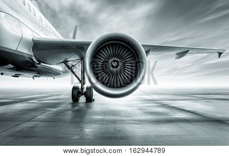 turbine of an airliner against the sun