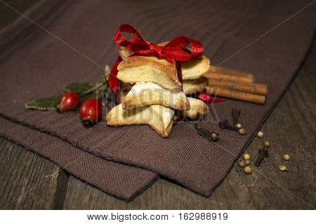 There's nothing like a batch of homemade cookies to lift your spirits and make your house smell wonderful. Homemade cookies aren't much more difficult to make than the slice and bake kind but they taste a lot better. Read on to learn how to make a variety