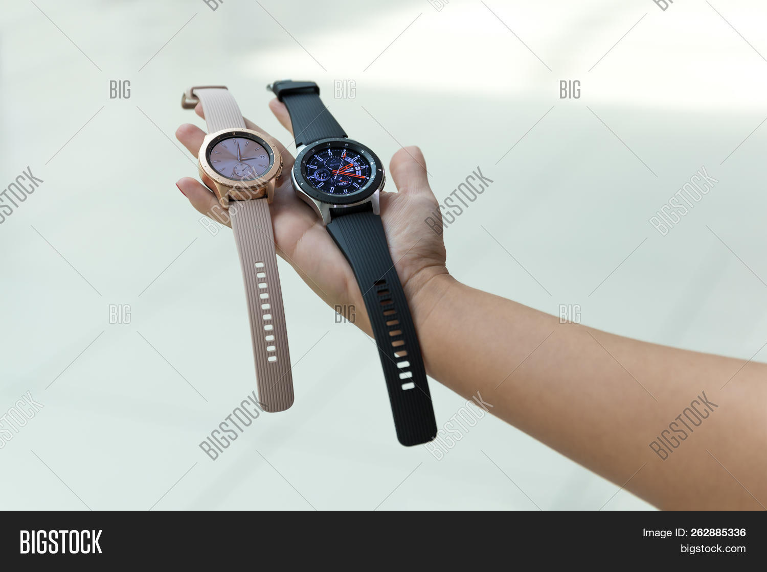 difference between r800 and r810