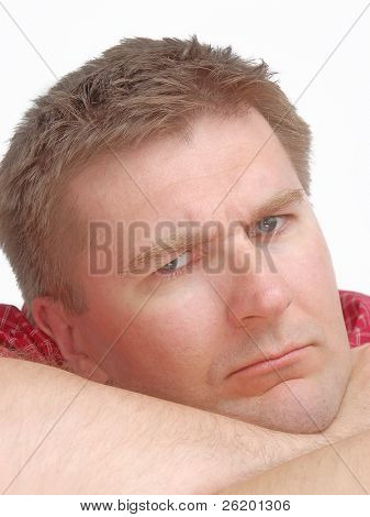 Könyörtelen megjelenés alkalmi férfi portréja