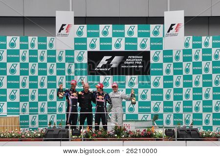 SEPANG, Malesia - 4 huhtikuu: Voittajat sekä Formula 1 Petronas Malesian Grand Prix palkintokorokkeelle Apri