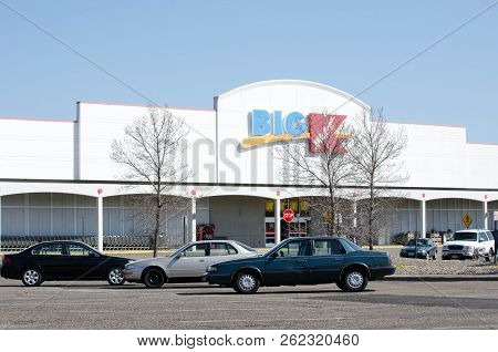 April 7 2018 - New Hope, Minnesota: Sign For A Kmart Store. Few Kmart Retail Stores Remain In The Tw