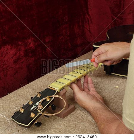 Musical Instrument Guitar Repair And Service - Worker Sharpen Special Tool Bridge Servo Nut Black Ac