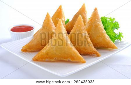 Samosa, A Popular Tea Time Fried Dish With A Savory Filling Of Spiced Potato/mince/chicken, Onions, 