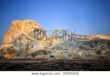 sovende buddha statue i Ayutthaya thailand