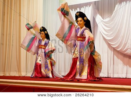 Seoul, Corea del Sud - 11 giugno: Tradizionale coreano fan dance at dinner party della 6a Sorak internationa
