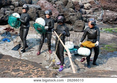 제주, 한국-3 월 27: Haenyo 다이 버 민속 무용 축제에서 전통 한국 c 수행
