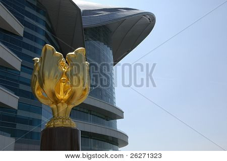 Golden Bauhinia Sculpture på Golden Bauhinia Square i Hong Kong-konventionen og Exhibition Centr