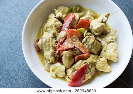 Butter Chicken With Curry Suace Murgh Makhani With Tender Breast, Cream, Butter & Honey.