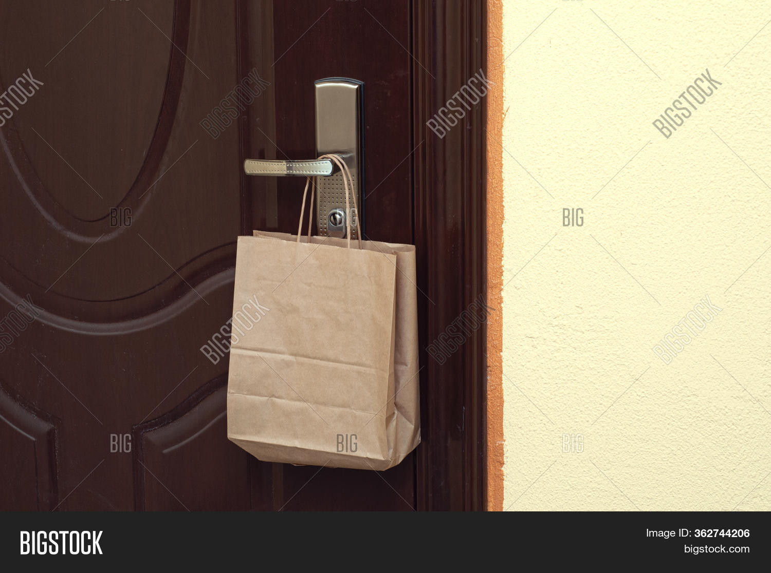 door to door suitcase delivery