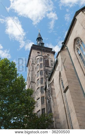 Stiftskirche (ทยาโบสถ์): Est ทาวเวอร์ (closeup ดู)