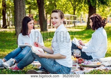 Young Beautiful Girls Drawing The Pictures In Sketchbook.