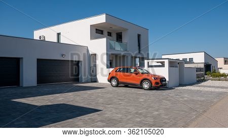Gyor Hungary 04 07 2020: Modern Flat Roof House. In Front Of Him Is An Audi Q3 Car. Real Estate Busi