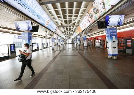 Rail Department Strictly Requires All Rail Passengers To Wear Face Masks And Leave Sufficient Space