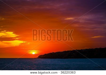 Viola e arancio tramonto