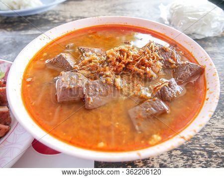 Thai Food Name : Nam Ngiao Rice Noodle