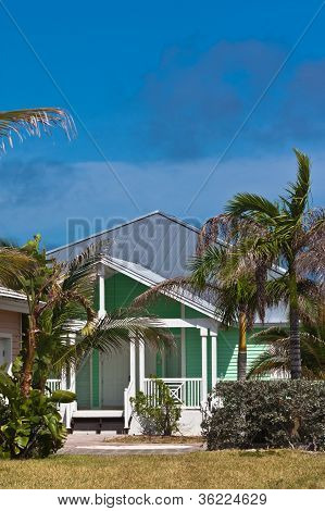 Bungalow vert sur l'île tropicale