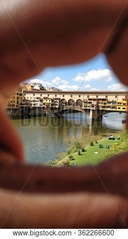 Famous Italian Bridge Were Selling Diamonds And Gold