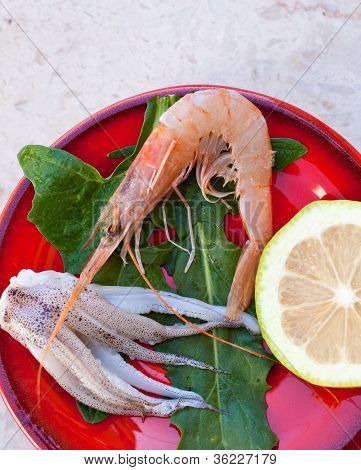 กุ้ง ปลาหมึก และมะนาว