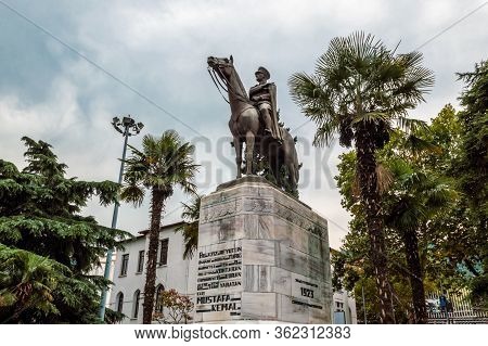 Bursa, Turkey - August 14, 2019: Bronze Memorial Statue Of Mustafa Kemal Ataturk, The Founder Of Mod