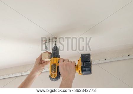 Installation Of Ceiling Curtains. Niche For Stretch Ceiling. Preparing For Installation Of A Stretch