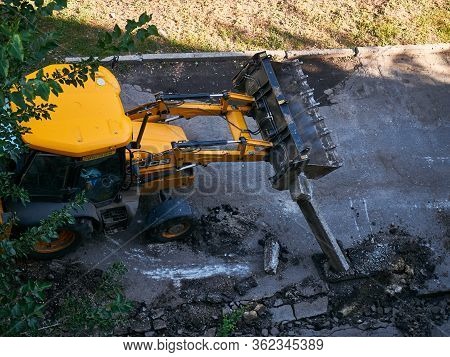 Kharkov, Ukraine - March 2020, Buldozer Is Reconstructing Asphalt Road Near The Civil Building.