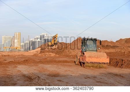 Vibration Single-cylinder Road Roller Leveling The Ground For The Foundation. Soil Compactor For Lay