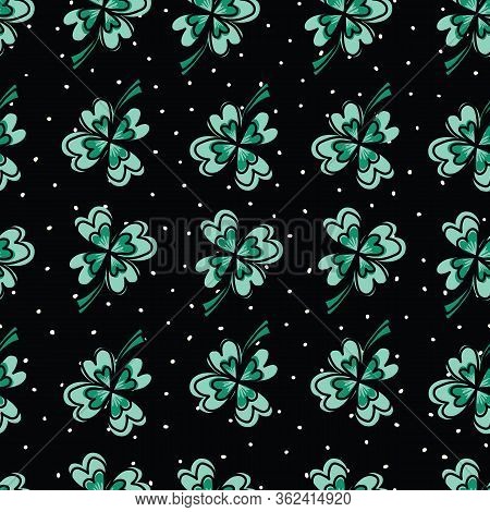 Four-leaf Clover Seamless Vector Pattern. Cute Hand Drawn Clover Leaves On A Black And White Spotted