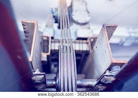 Sling Cable With Wheel Rotation And Motor Driven In Control Room
