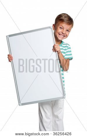 Menino com branco em branco