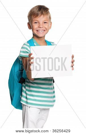 Menino com branco em branco