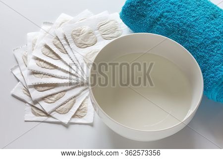 Mustard Leaf For Colds With A Towel And Water Is Ready To Use.